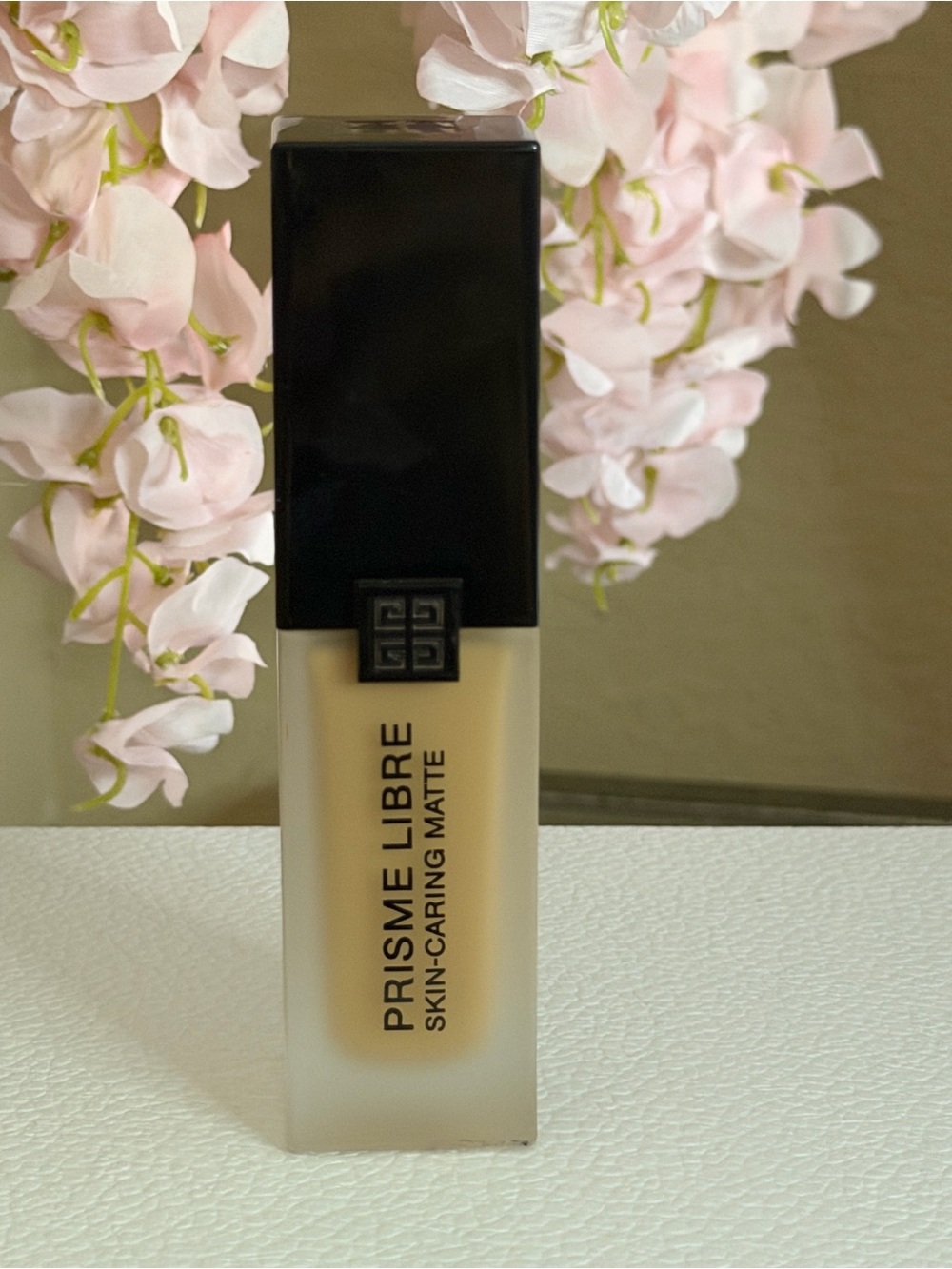4-W310-Givenchy Prisme Libre Skin-Caring Matte Foundation - NWOB